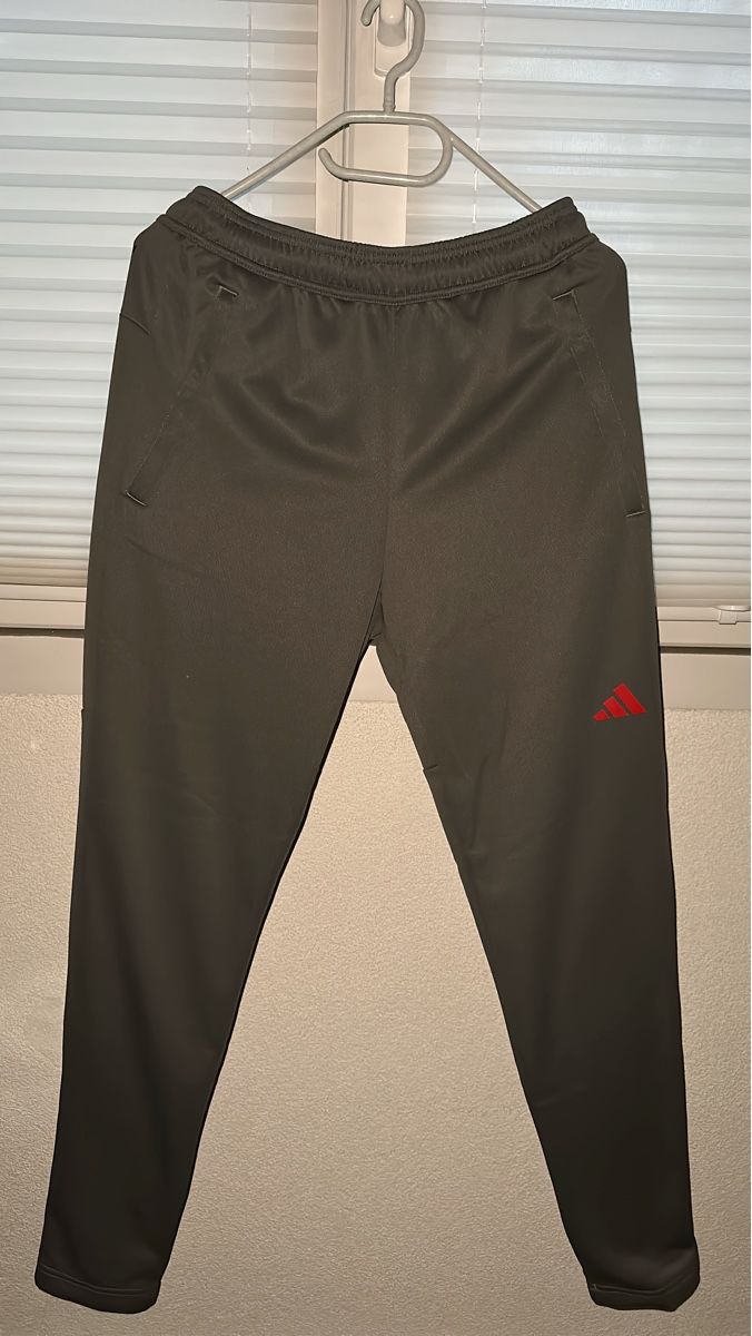 Adidas Pantaloni: Adidas Trainingshose Gr. S – Usato da Freienstein venduto da Ale_47_2