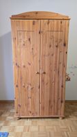 Kinderschrank mit Bärenmotiv