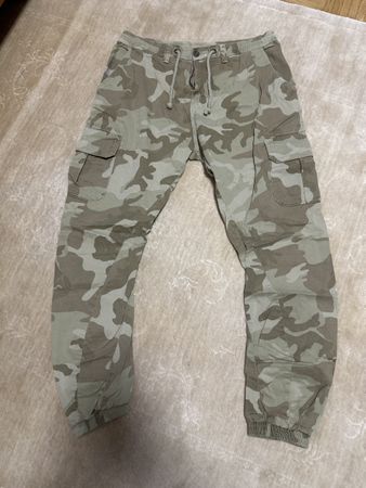 Pantalon cargo Urban Classics camouflage T. 36