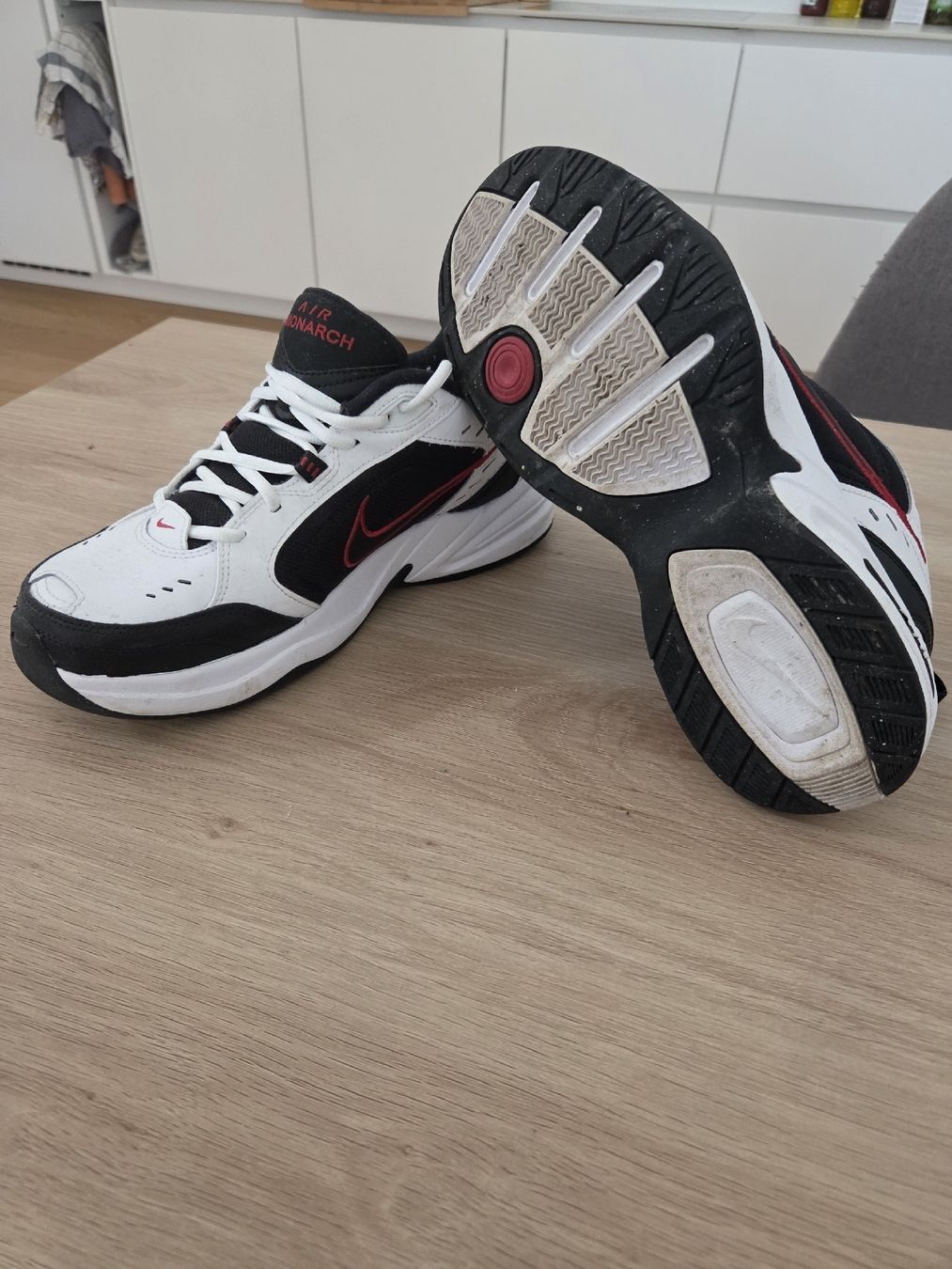 Scarpe da uomo: Nike air Monarch – Usato da Tramelan venduto da mic_5lzm 1