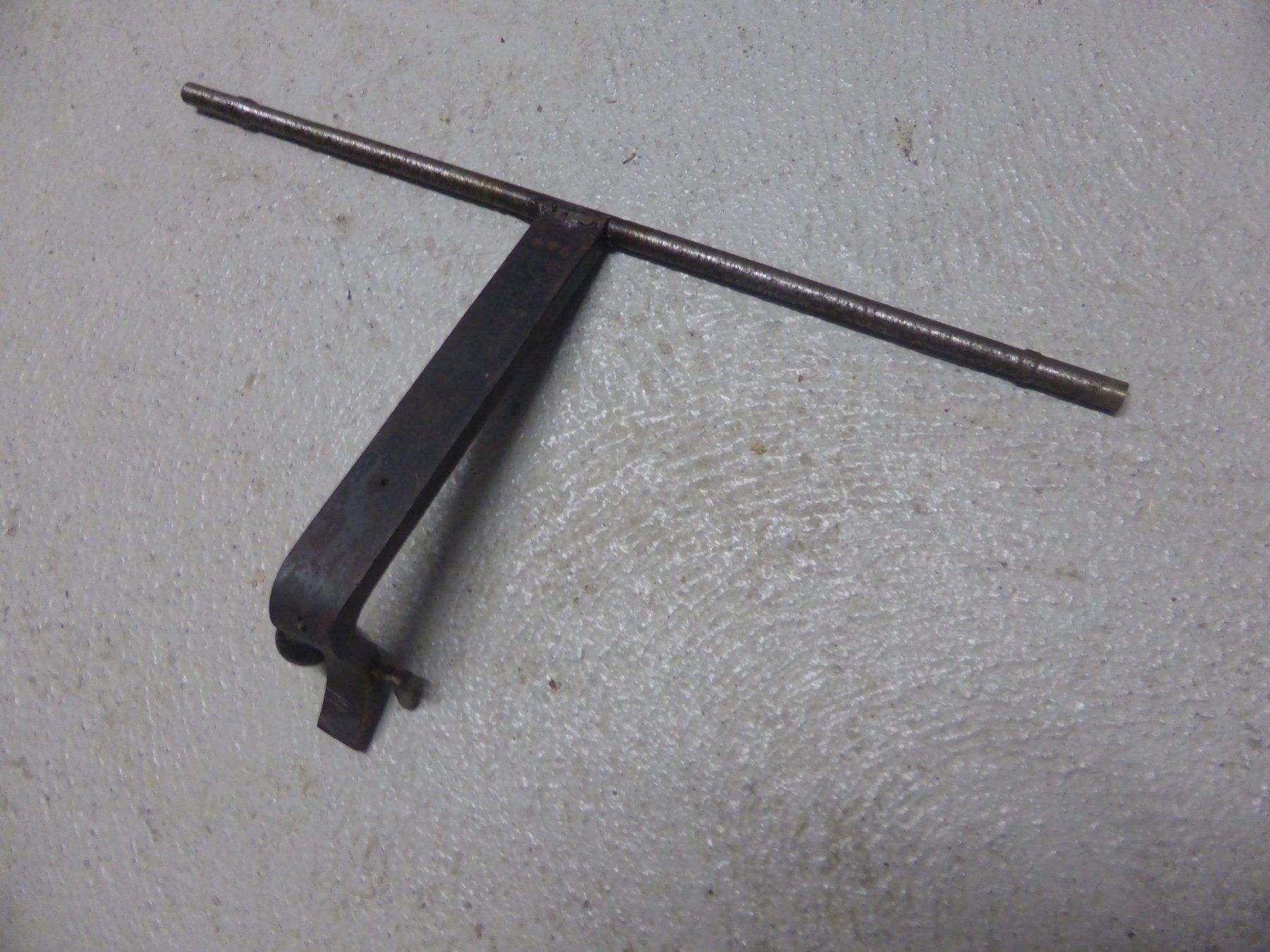 Metall- & Schlosserei Sonstiges: Maschinenteil, Metallhalterung mit Stange – Gebraucht aus Triengen von Nussbaum14 1