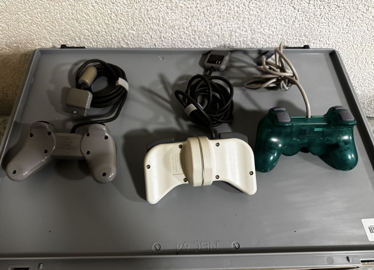 Manettes: 3 Controller  PlayStation Sony e Namco neGcon  – D'occasion à St. Gallen par dis_tpf2 1