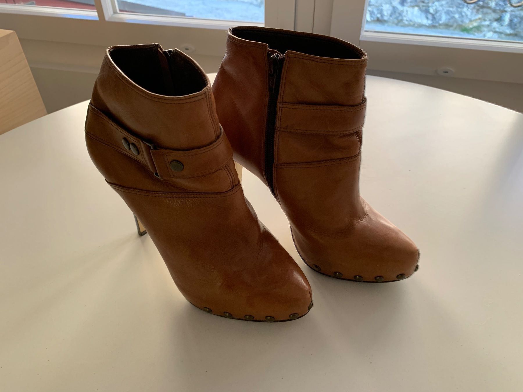 Asos Damenschuhe: Asos Stiefeletten braun Gr. 40 – Gebraucht aus Aarau von Obdulia