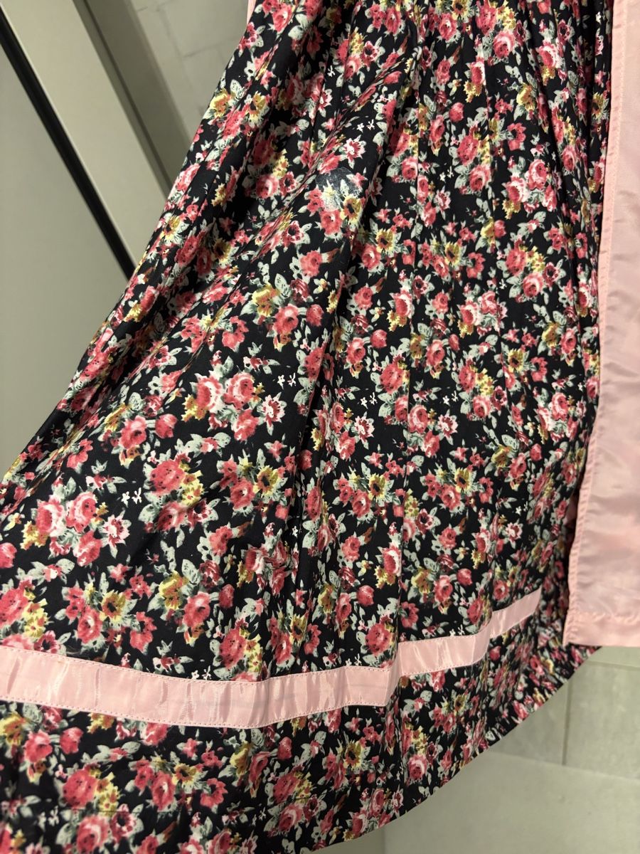 Kleider: Dirndl mit Strickjacke – Gebraucht aus Wil SG von Kaisermanoever 2