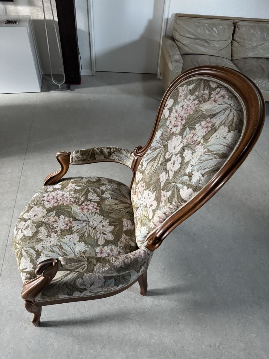 Poltrone: Voltaire-Sessel mit Blumenmuster – Usato da Zürich venduto da Ninaburg 4