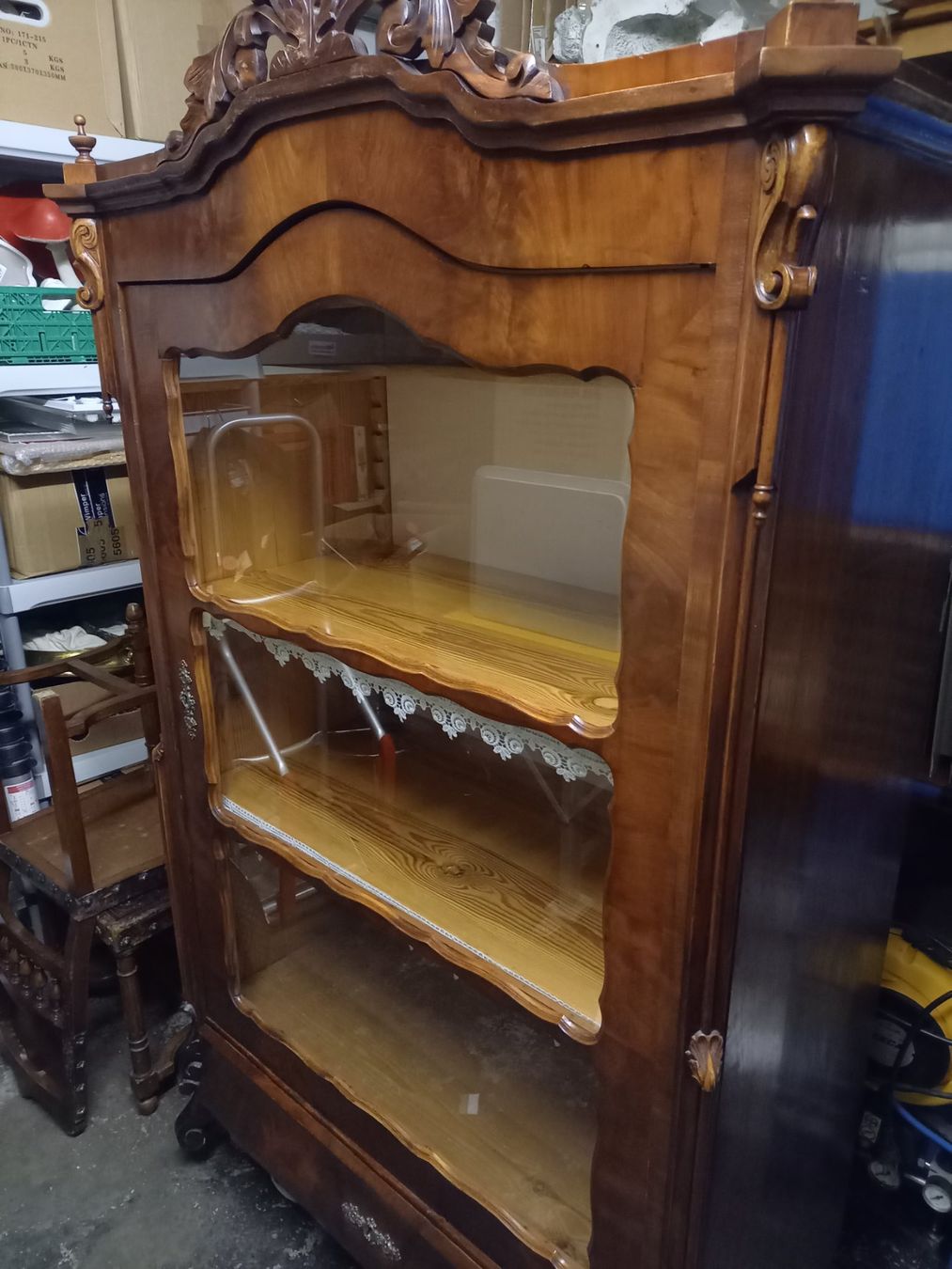 Armadi: Antiker Nussbaumschrank – Usato da Gamprin venduto da William58 3