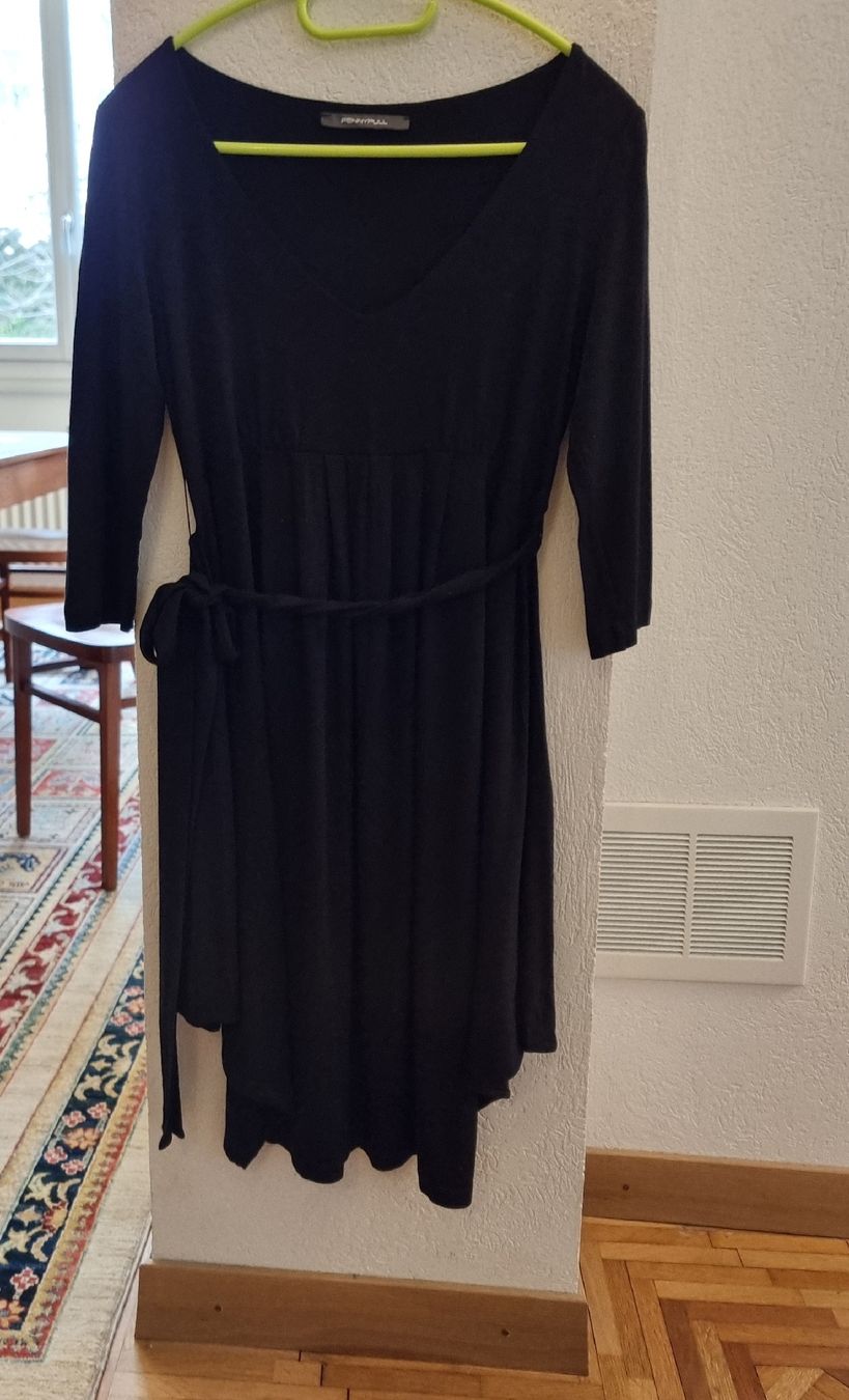 Vestiti: Robe noire PENNYPULL taille M – Usato da Veyrier venduto da Leilazizou