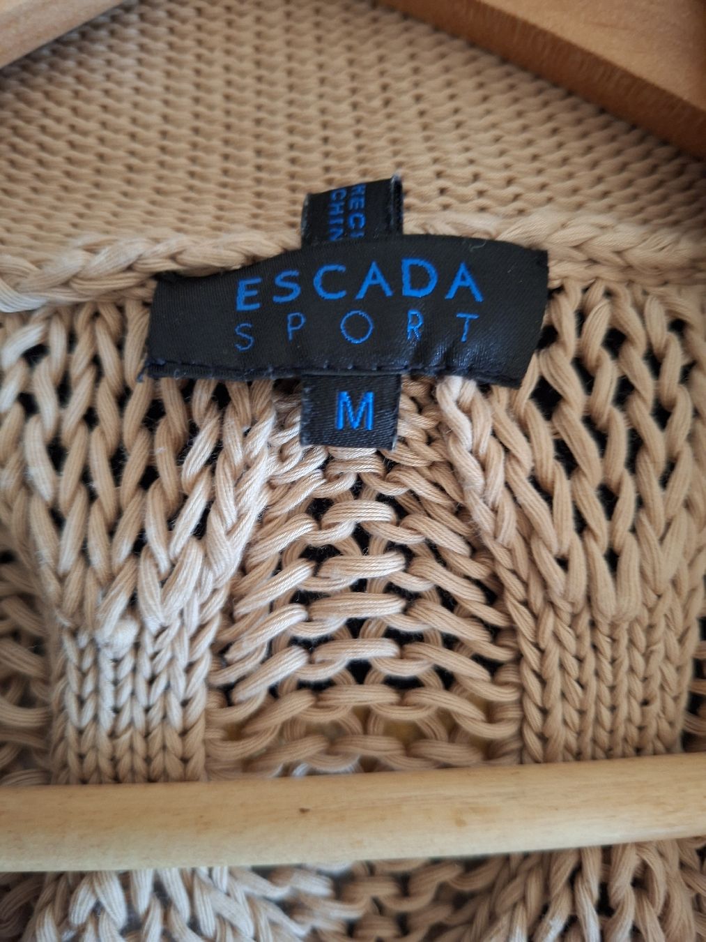 Escada Pulls & Sweat-shirts: Pullunder Escada M – D'occasion à Hausen AG par Emirfinn 1