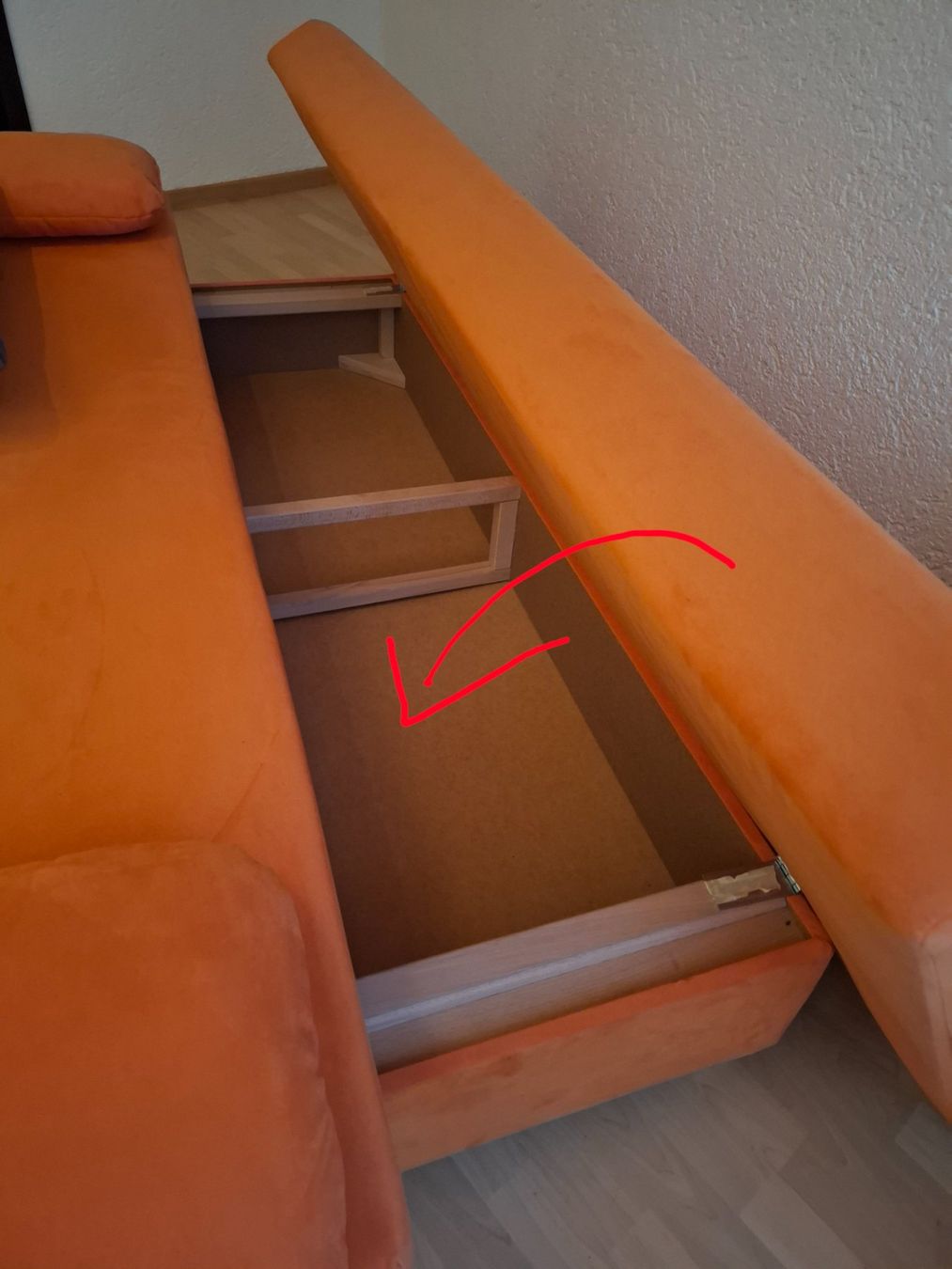 Divani: Bettsofa orange mit 4 Kissen – Usato da Buochs venduto da orlyhopper 4