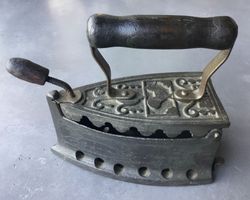 Bügeleisen antik, Kohle-Bügeleisen