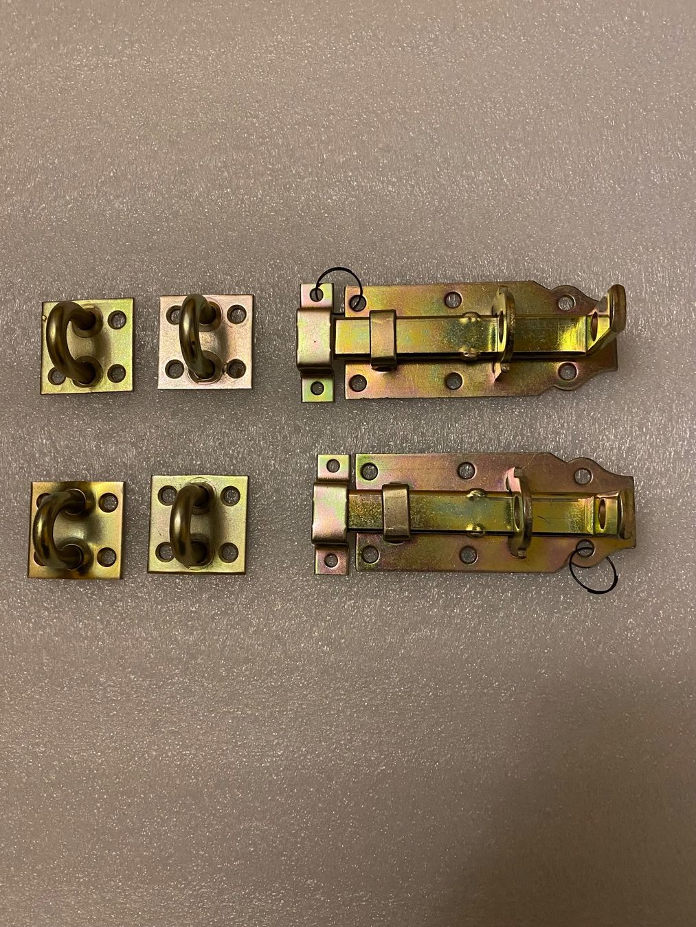 Ferramenta: 2 Fensterriegel 4 Oesenplatten – Nuovo (secondo la descrizione) da Berg TG venduto da Electrolux23