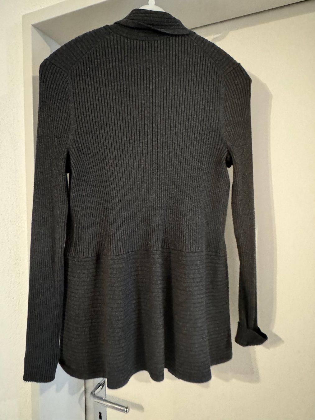 Giacche: Dunkelgraue Jacke raffinierter Schnitt – Usato da Jona venduto da tzhkaka1 1