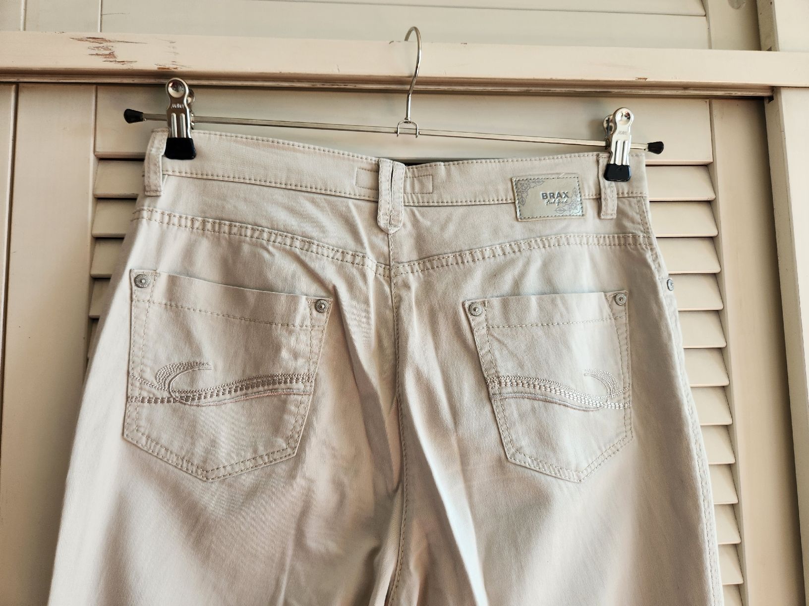 Brax Jeans: Brax jeans beige sable. Taille US 27/32 – Gebraucht aus Lausanne von man_rw9q 4