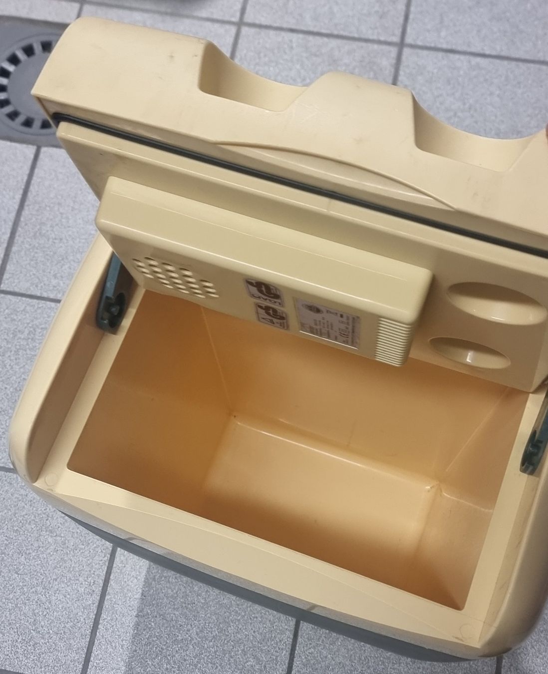 Frigoriferi & Refrigeratori: Coole Kühlbox 12 Volt Auto – Usato da Ruggell venduto da ONLINE-2-ME 2