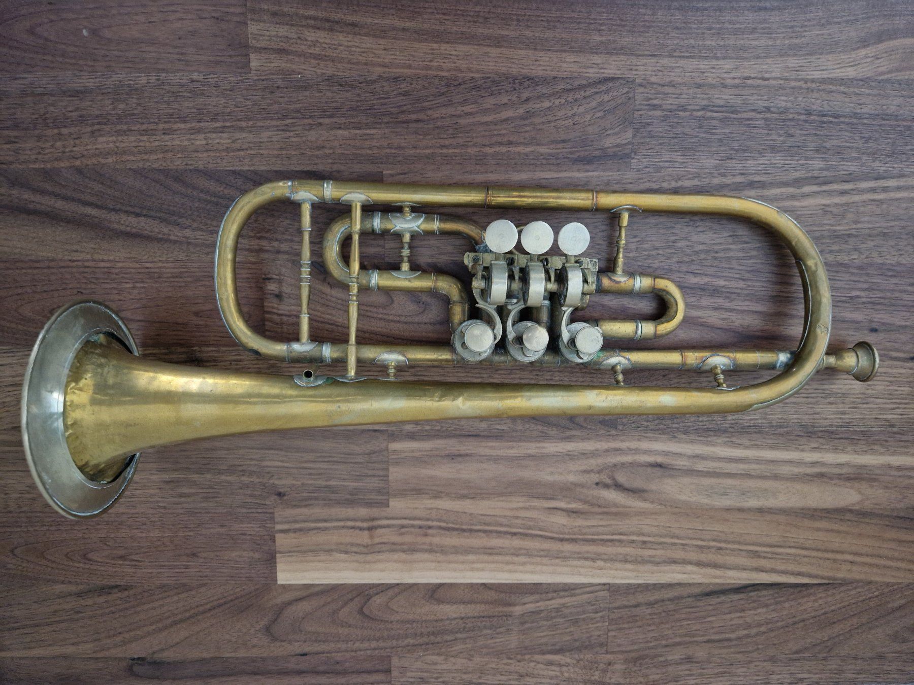 Strumenti musicali: Antike, zerbeulte Drehventiltrompete aus Messing – Usato da Burgdorf venduto da gre_2ftz
