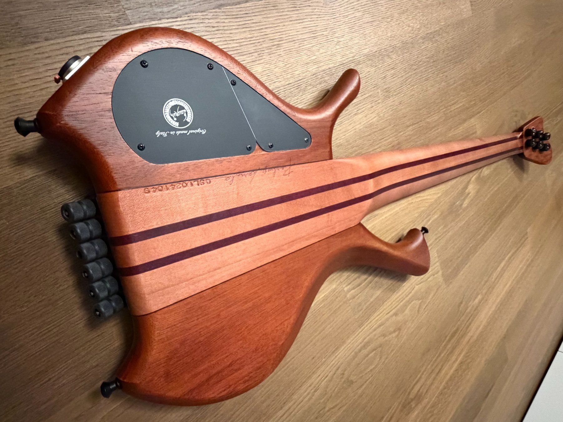 Strumenti musicali: Laurus QUASAR T900 XRH-6 Strings Figured Maple top – Usato da Thônex venduto da JJBox84 3