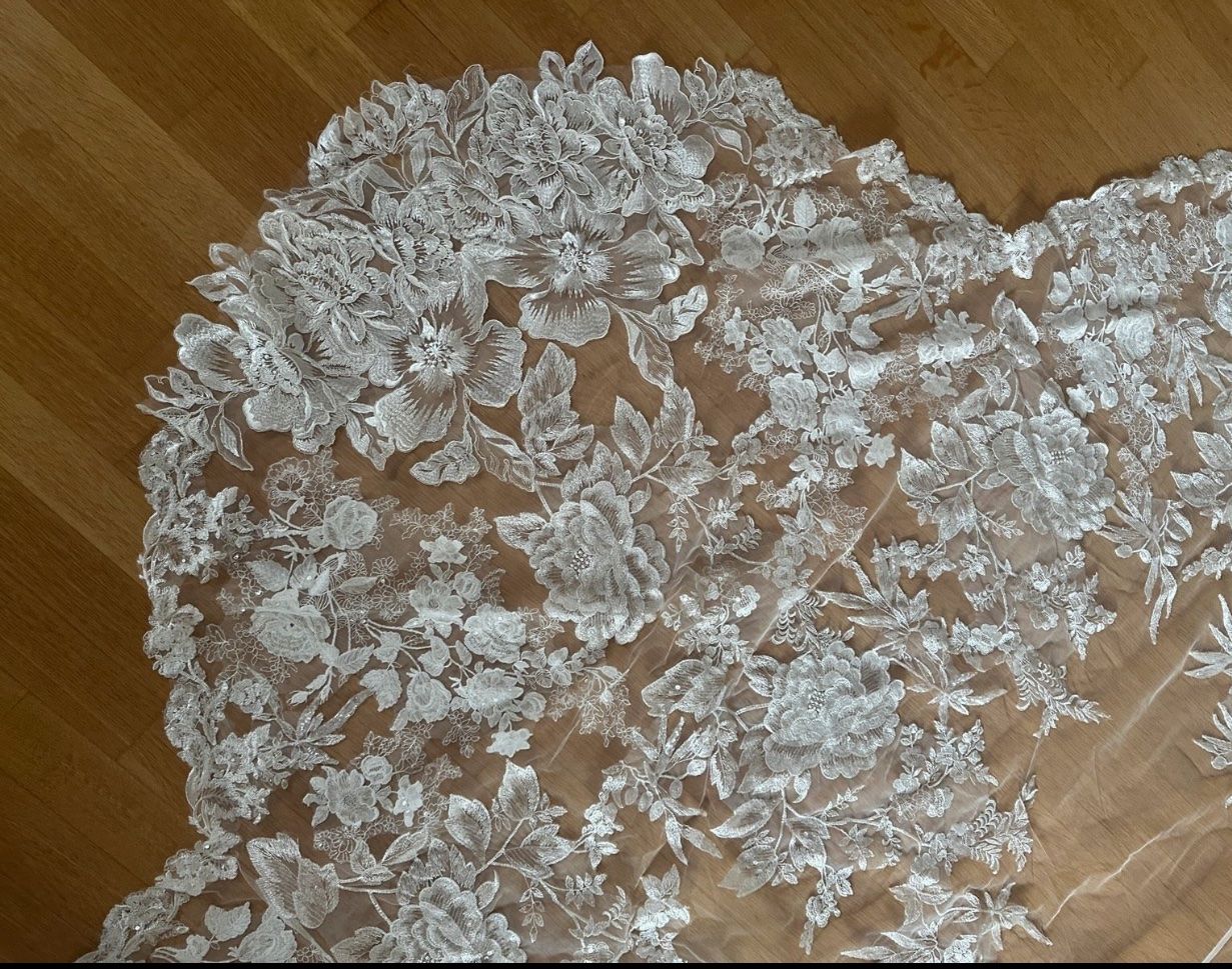 Accessoires pour cheveux: Brautschleier, Spitze, Schleppe - Wunderschön! – D'occasion à Hölstein par cas_d8xt 3