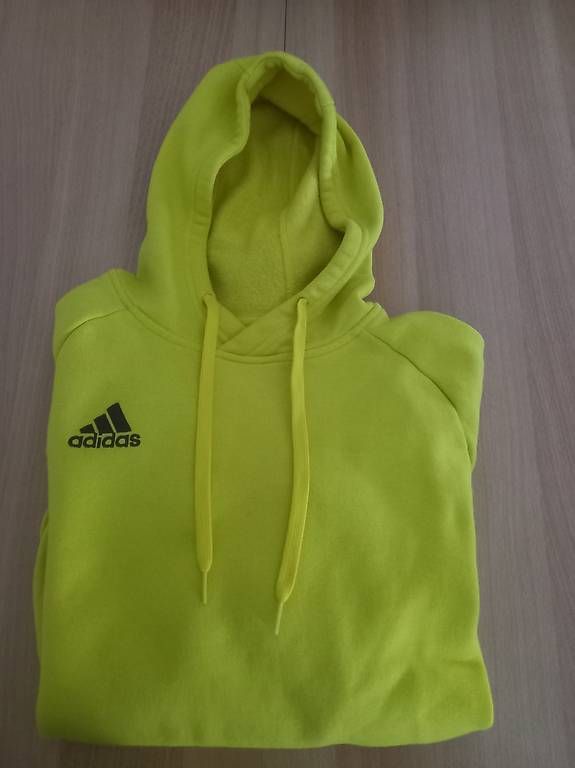 Adidas Pullover & Sweatshirts: Hoodie jaune Adidas taille S – Gebraucht aus givisiez von odilev 1
