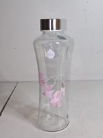 Trinkflasche von EQUA Glas  mit Blumenmuster. (nov668)