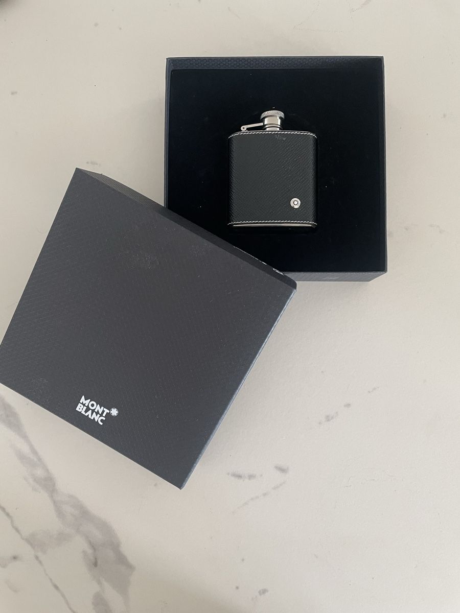 Sonstiges: Montblanc Flachmann Leder schwarz Grösse Medium mit Box – Gebraucht aus Opfikon von janineschlosser