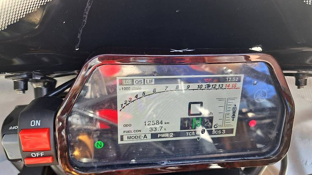 Yamaha Strada: Yamaha R1 de piste / track – Usato da St-Sulpice VD venduto da MrQ01 1