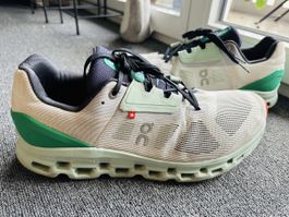 ON CLOUDSTRATUS homme taille 48 beige et vert