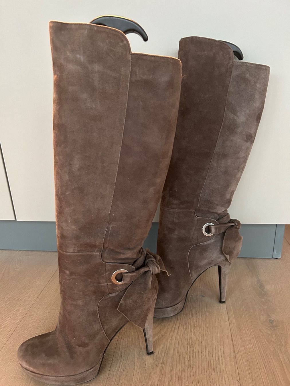 Navyboot Scarpe da donna: Wildlederstiefel von NAVYBOOT – Usato da Kilchberg ZH venduto da Anie.
