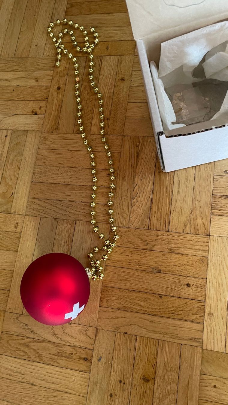 Tutte le decorazioni: Weihnachtskugel rot mit Schweizer Kreuz – Nuovo (secondo la descrizione) da Glattfelden venduto da cybermaxx 1