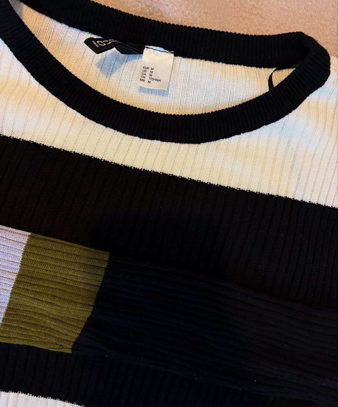 H&M Maglioni & Felpe: Pull H&M rayé coloré, taille M, automne – Usato da Montreux venduto da m.mlkstn 3