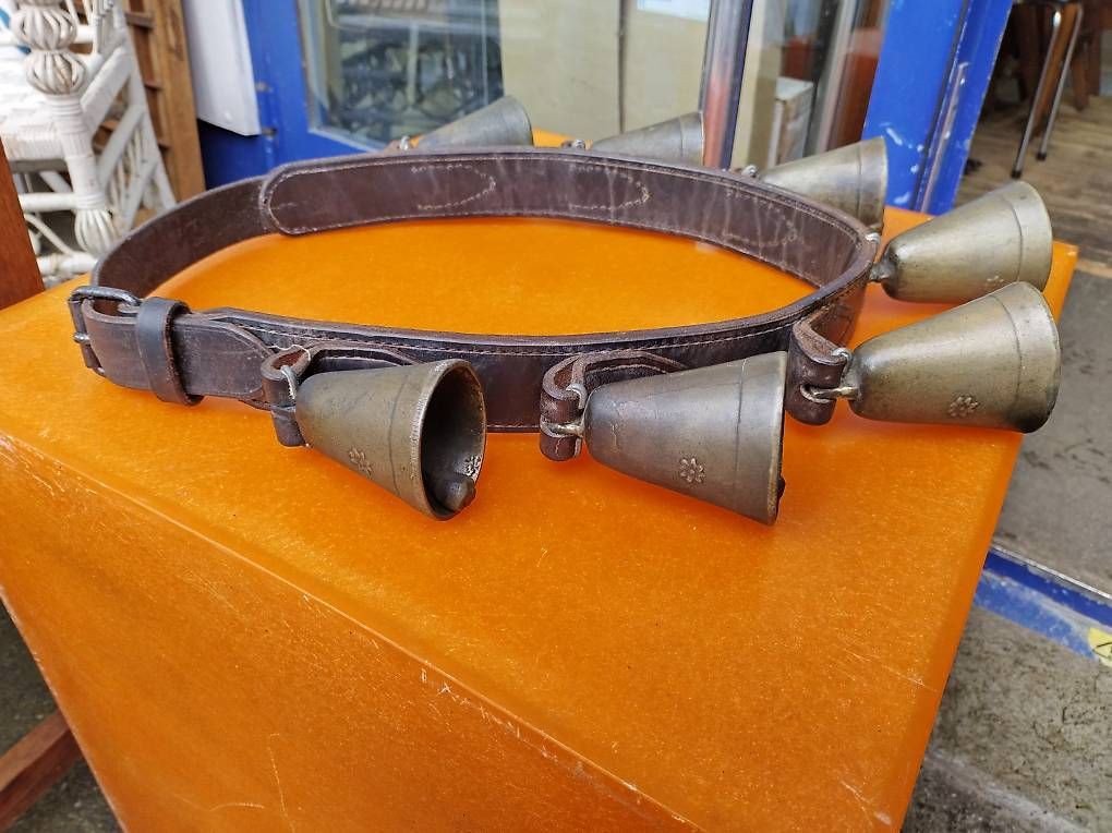 Campanacci mucche: Schönes altes Pferdegeschell mit 7 Glocken – Usato da Mühlehorn venduto da Flohmarkt-Walensee 5