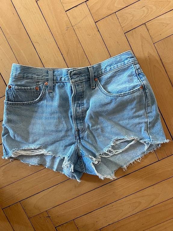 Jeans: Levis Hotpants Gr. 32 – Gebraucht aus Zürich von car_php8