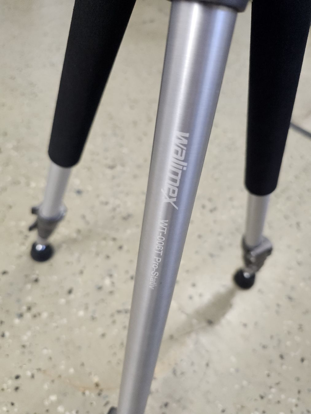 Treppiedi & Teste: Walimex WT-006T Pro-Stativ – Nuovo e nell'imballaggio originale da Neuhausen venduto da PBMG 1