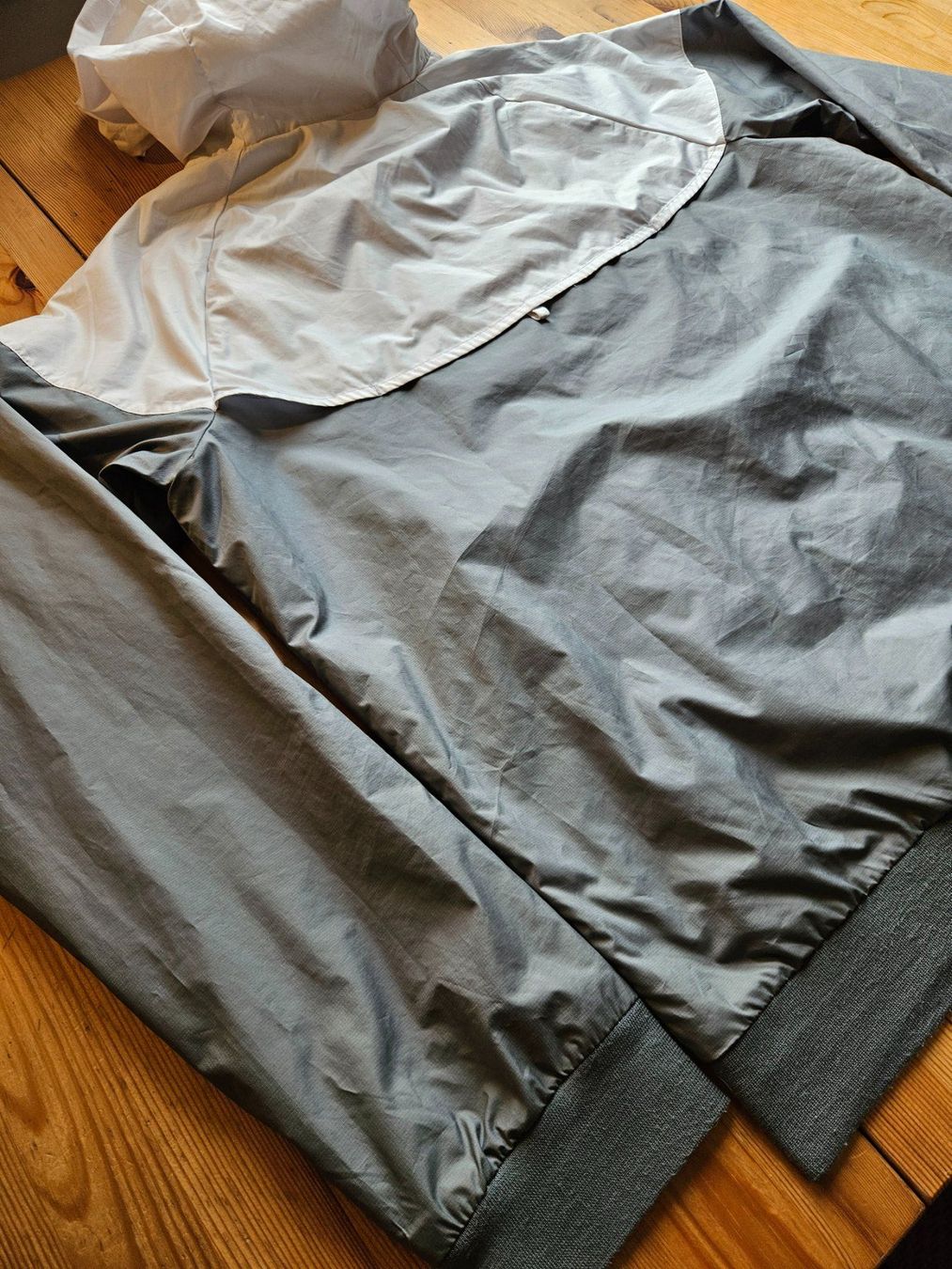 Nike Giacche: Nike Jacke Grösse S Regenjacke – Usato da Hägglingen venduto da United-Village-Trade 7