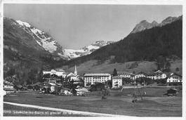 Leukerbad (VS) Dorfansicht mit Daubenhorn Gletscher Alpenpan