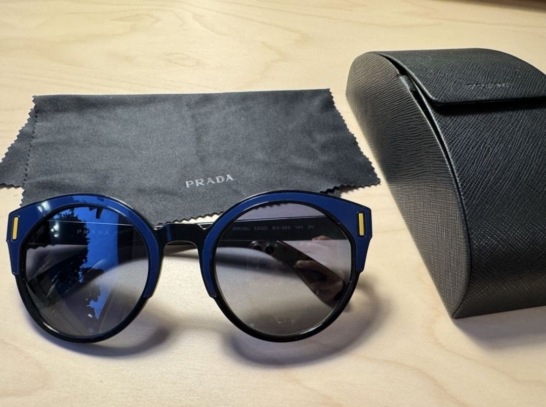 Prada Occhiali & Lenti: Lunettes de soleil Prada – Usato da Lausanne venduto da Cognitia