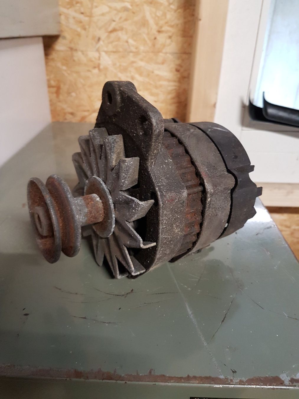 Volkswagen Tutti pezzi di ricambio auto: Vw Alternator – Usato da kölliken venduto da TerryCash 2