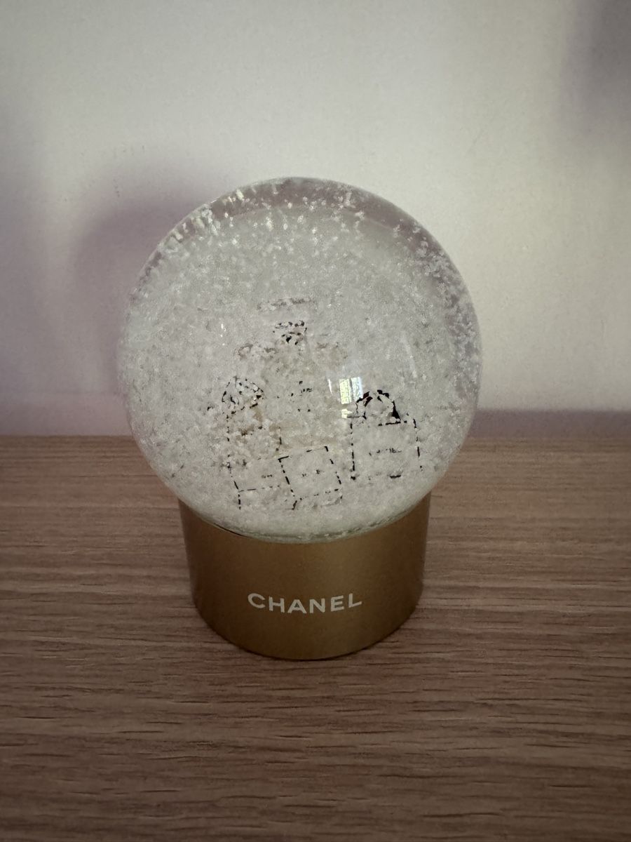 Toutes les décorations: Chanel Schneekugel – Neuf (Voir description) à Aesch BL par comven 1