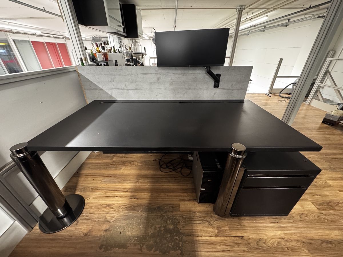 Scrivanie: Bürotisch Castelli by F.A. PORSCHE – Usato da Grüningen venduto da Loeffel90 1