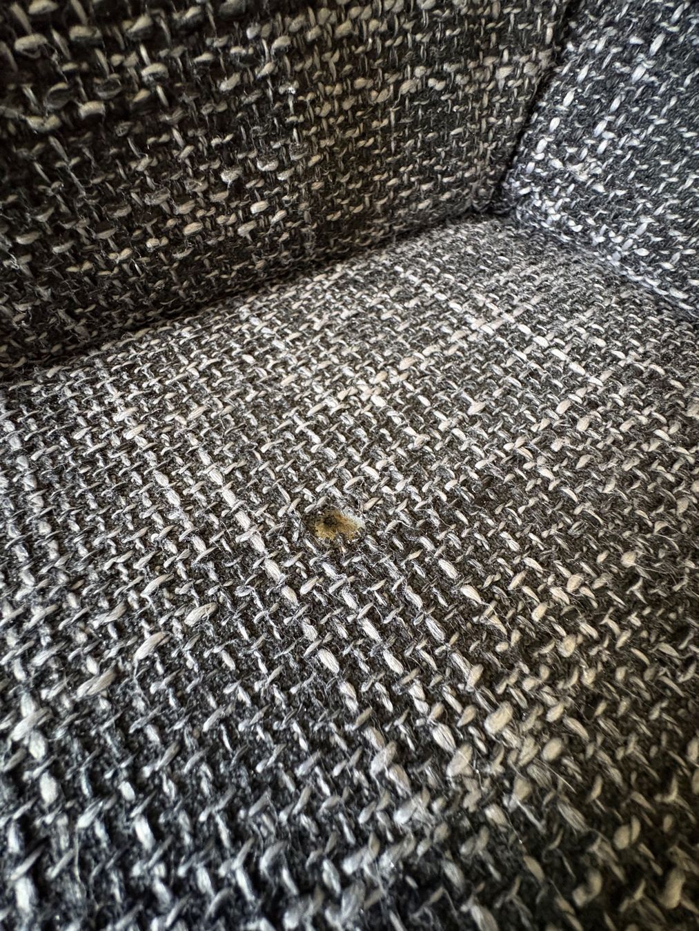 Sofas: GRATIS Ecksofa "Grau" mit Gebrauchsspuren, 3 x Brandloch, – D'occasion à Otelfingen par Parametha 1