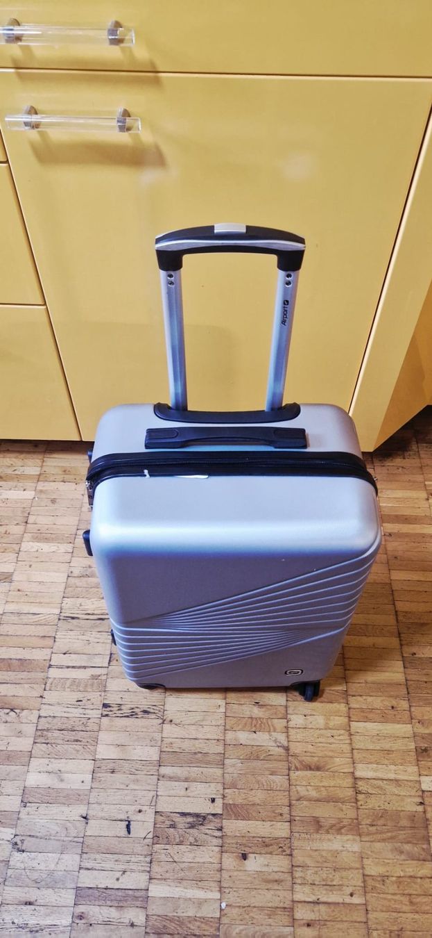 Valises de voyage: Koffer mit Rollen mit Gummirädern – D'occasion à Zürich par Serz 3