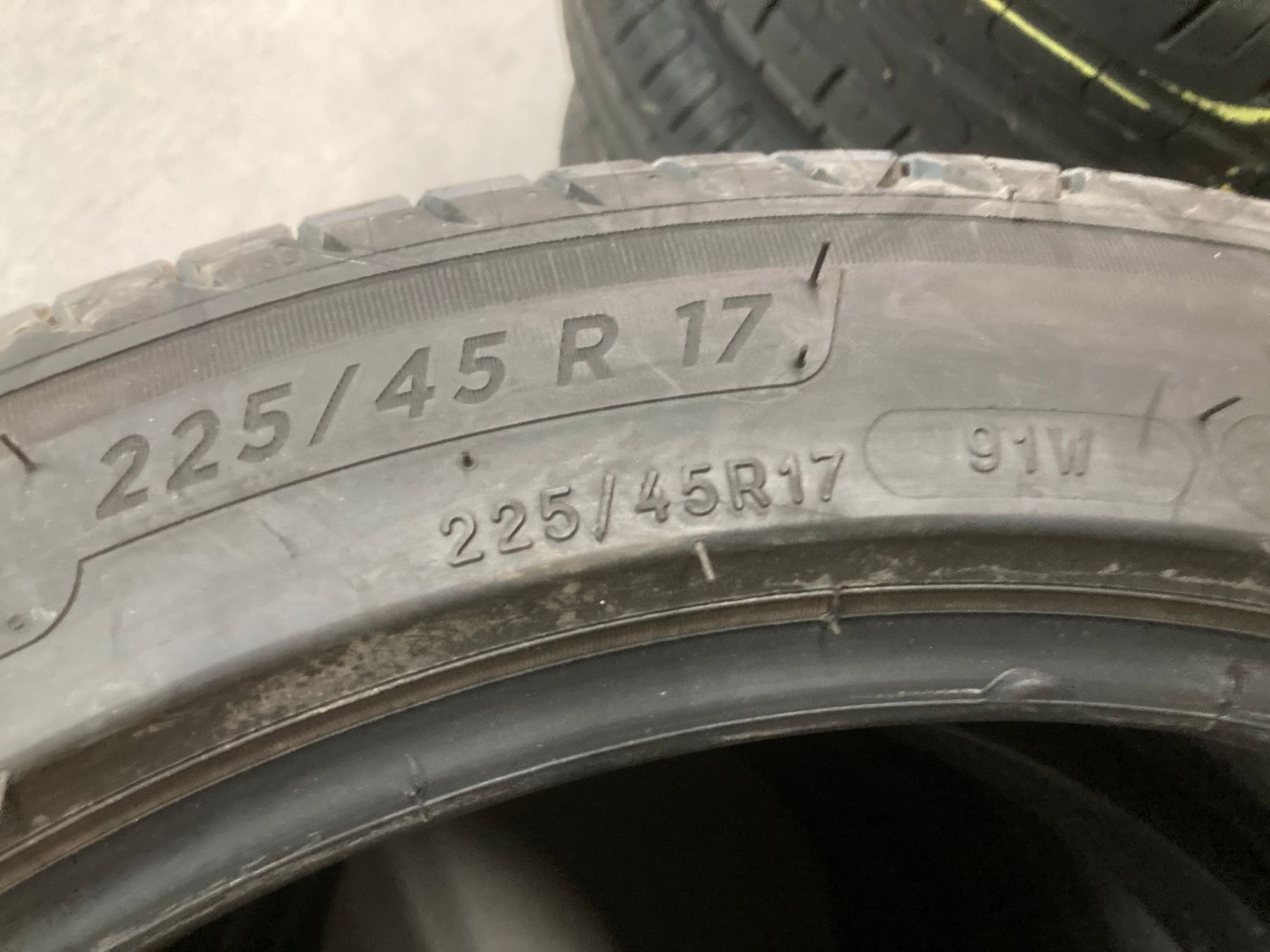 Michelin Pneus & Kompletträder: 225/45R17 Sommerpneu Michelin – Gebraucht aus Cham von WB2223 2