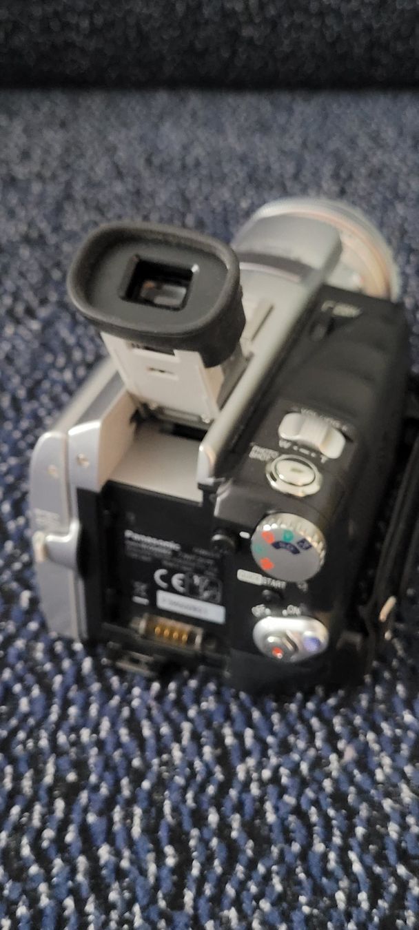 Panasonic Videocamere: Panasonic 3CCD Videokamera mit Zubehör – Usato da Winterthur venduto da laerchenstrasse 2