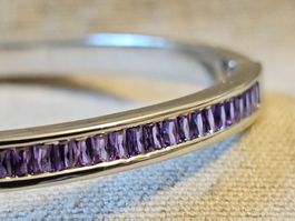 Armband mit Zirkonia violett Armreif Steine schönes Geschenk