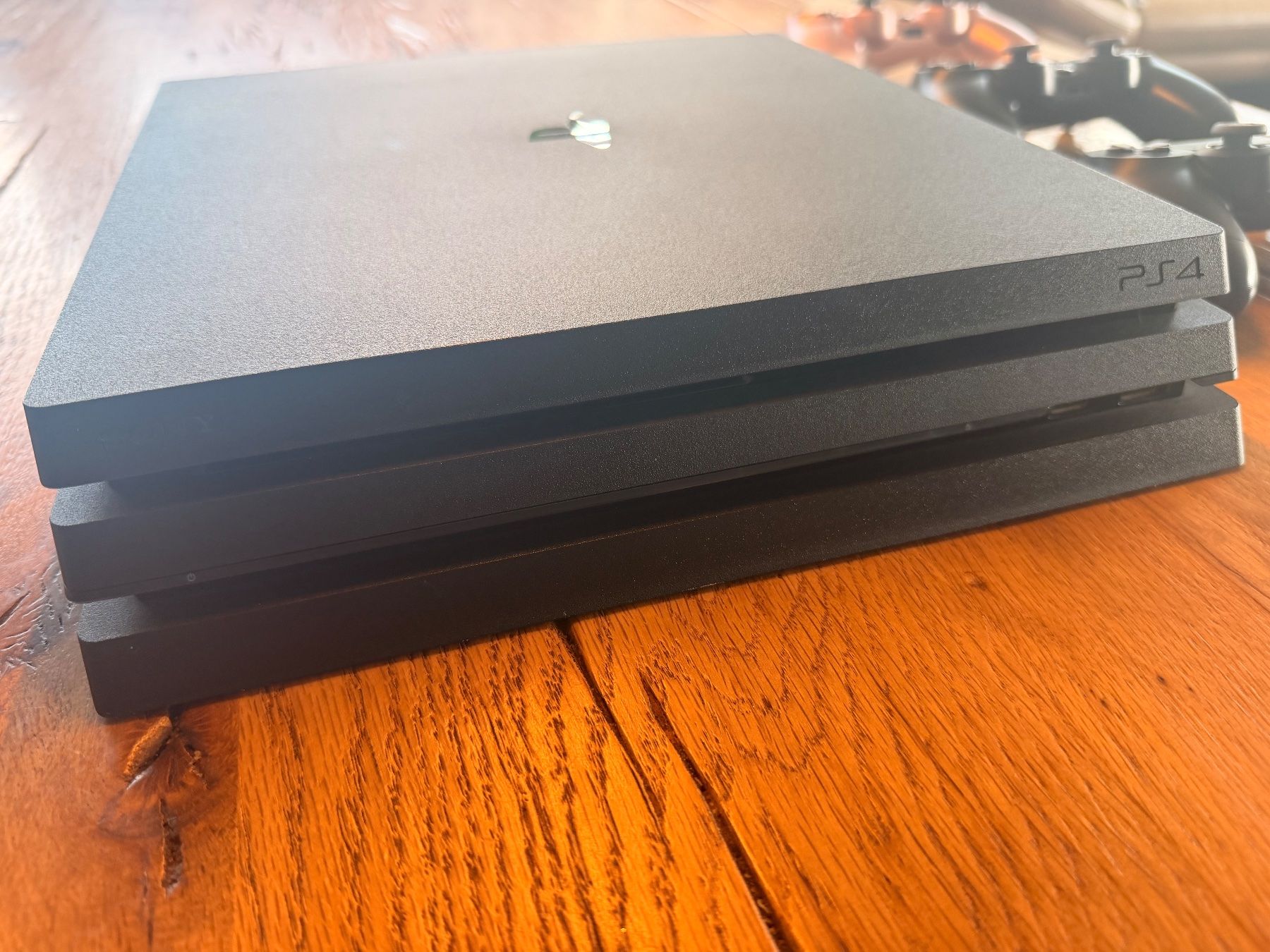 Sony Konsolen: Playstation 4 Pro (1TB) + 3 Controller, top Zustand! – Gebraucht aus Rombach von lux7777777 1
