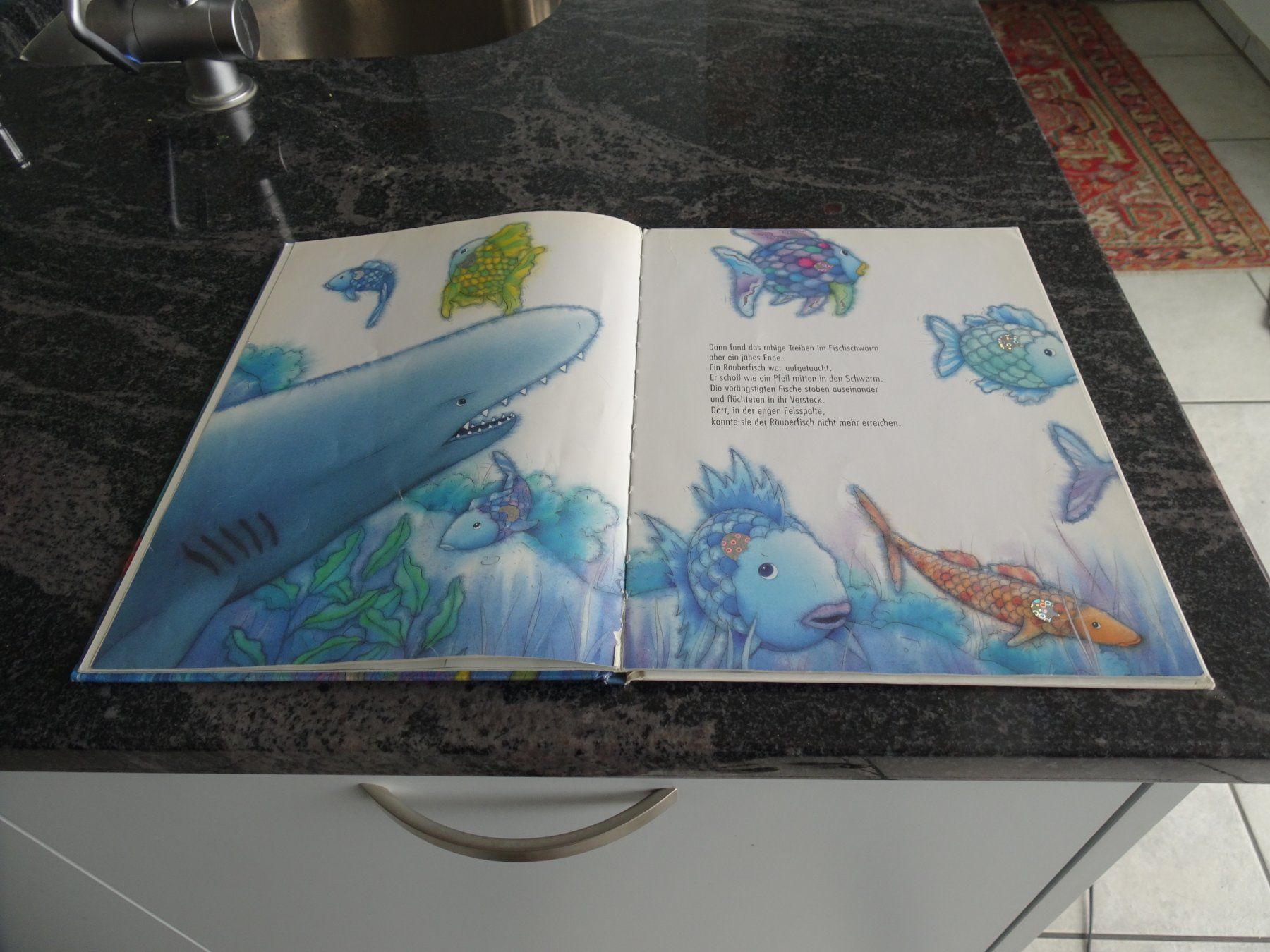 Bücher: Marcus Pfister: Der Regenbogenfisch - Hilf mir mit Glitzer e – Gebraucht aus Zürich von Roulet 6