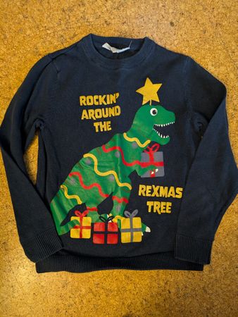 Size 122/128, Christmas Sweater with Rexmas Tree!🎄🦖