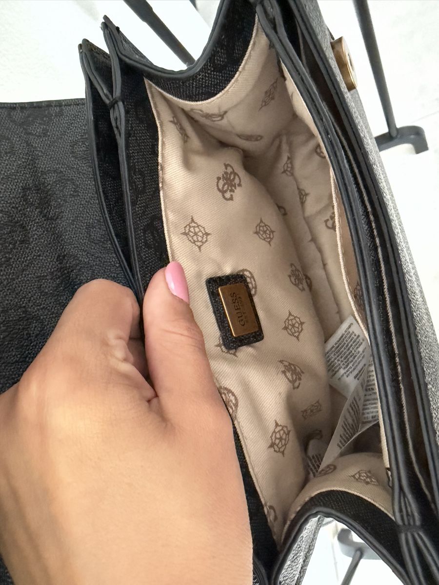 Guess Borse da donna: Guess Shoulder Bag With Coin Purse  – Usato da Gränichen venduto da Domsiiiii 5
