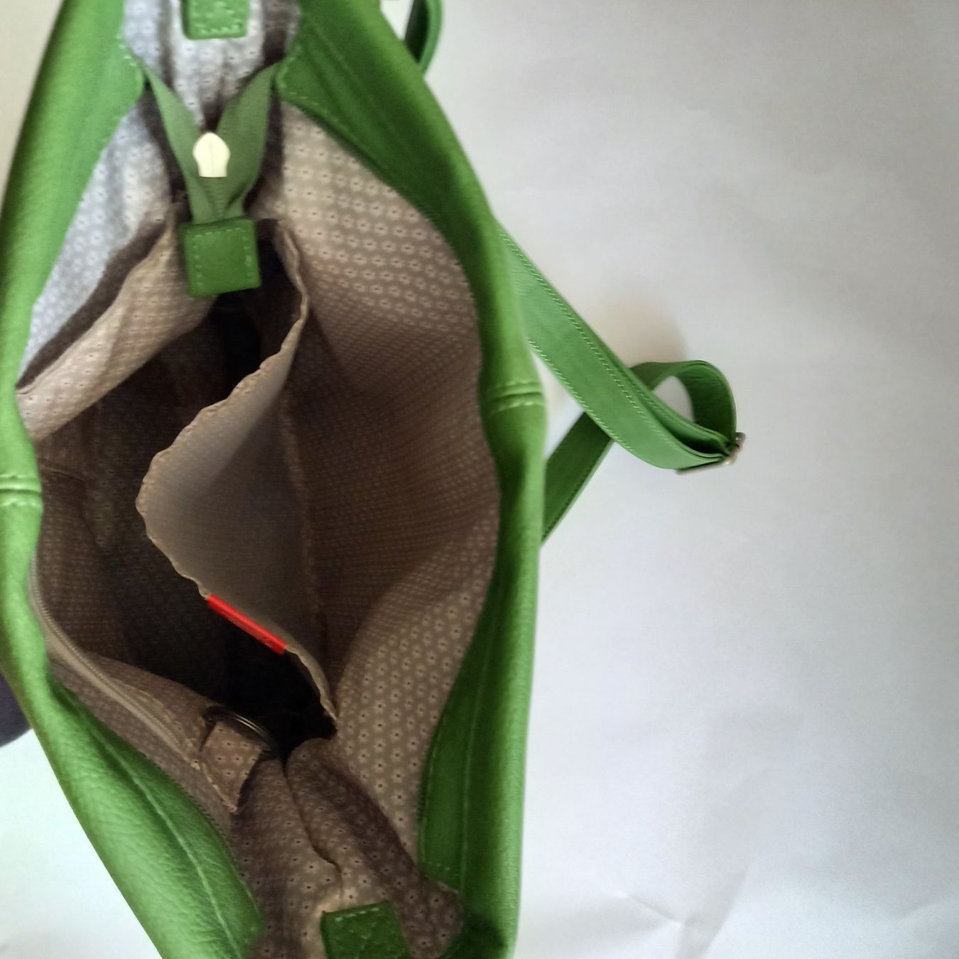 Zwei Taschen für Damen: Umhängetasche von Zwei grün. – Gebraucht aus Lichtensteig von mondkleider 2
