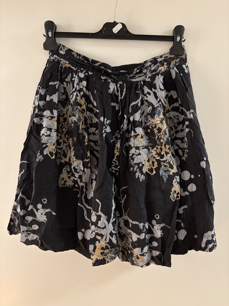 H&M Gonne: Rock mit floralem Muster – Usato da Luzern venduto da aloevira 1