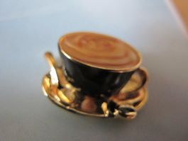 Kaffeetasse Brosche, neuwertig, goldfarben & schwarz☕️